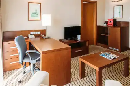 Holiday Inn, an IHG - 76