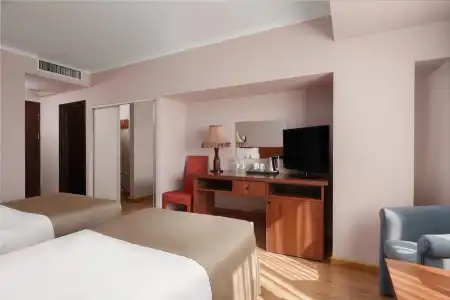 Ani Plaza - 42
