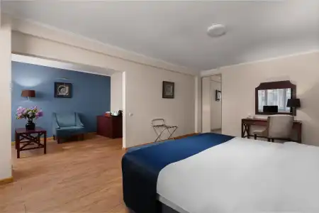 Ani Plaza - 68