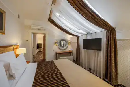 Dvor Podznoyeva Main Building - 86