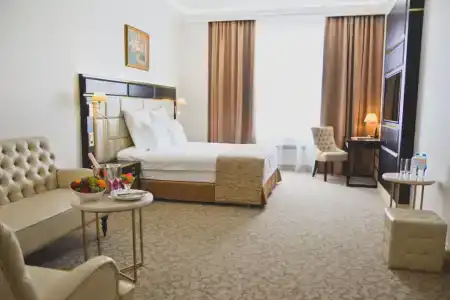 7 Avenue and SPA - 81