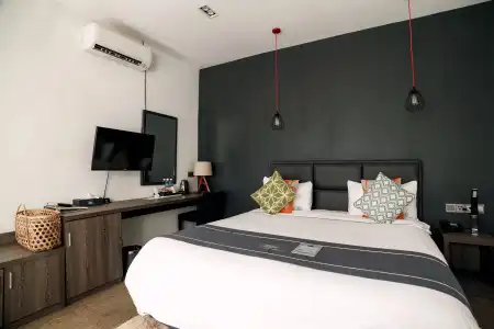 White Boutique and Residences - 12