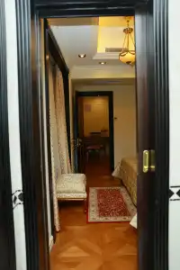 Golden Palace - 32