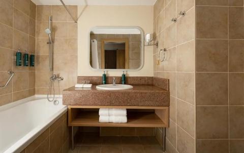 DoubleTree by Hilton - 30