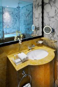Crowne Plaza - Jumeirah, an IHG - 24