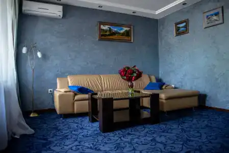 Gostinichno-Restorannyij Kompleks ZIHIYa - 77