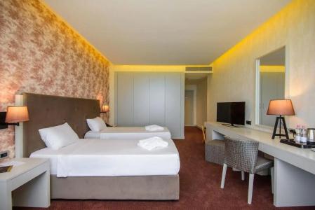 The Grand Gloria - 20