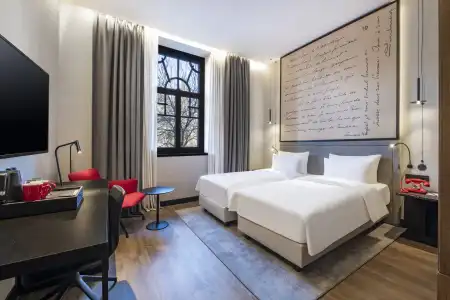 Radisson Red - 17