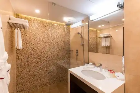 Ramada & Suites by Wyndham - 58