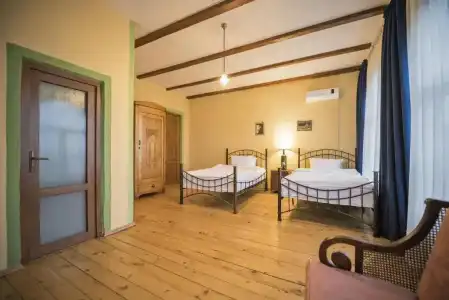Chateau Mere - 12