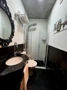 Corner Hot - 30