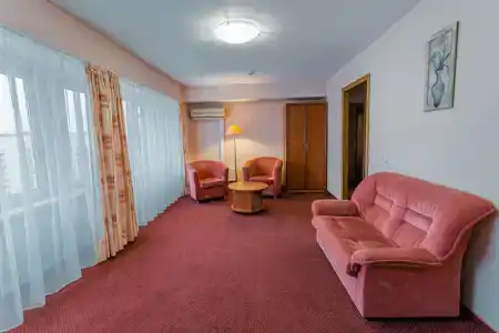 Akademicheskaya - 81