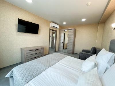 Grand Sapphire - 22