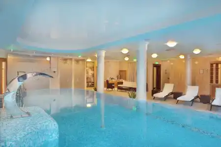 Retro Riverside Wellness Resort - 26