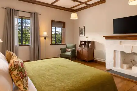 The Hill Club - 13
