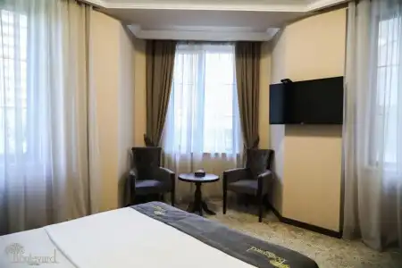 Boulevard - 11
