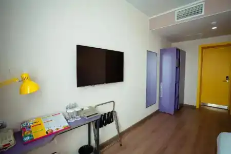 City Hostel - 8