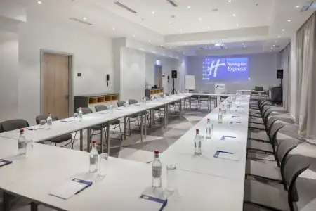 Holiday Inn Express - 28