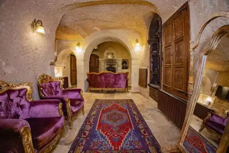 Royal Cave - 104