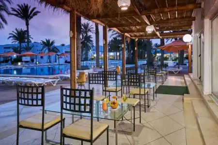 Hari Club Beach Resort - 12