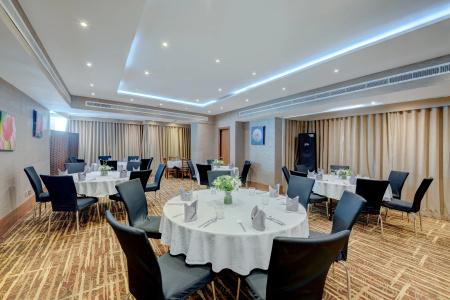 Hawthorn Suites by Wyndham Center - 13