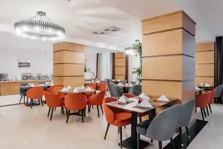 Ramada by Wyndham - 36
