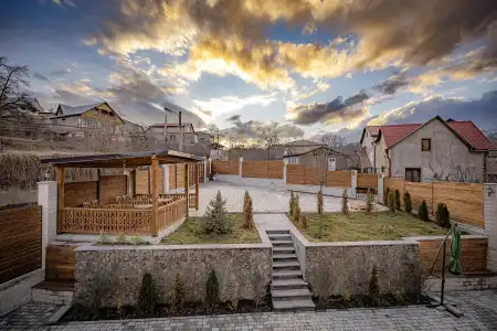 Taniqinn Dilijan - 1