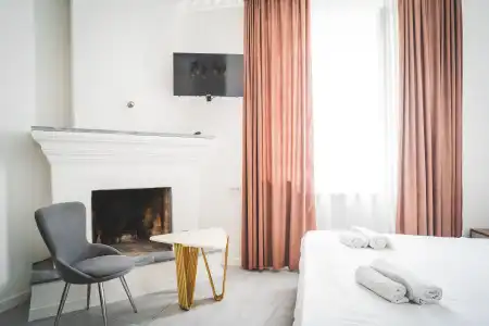 White House Mini-Hotel - 8