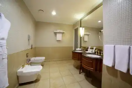 Crowne Plaza -, an IHG - 84
