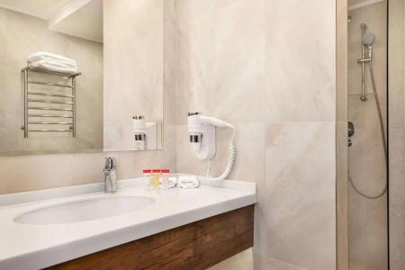 Ramada & Suites by Wyndham - 42