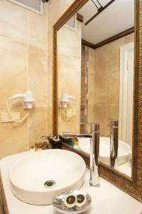 Empire Suite - 46