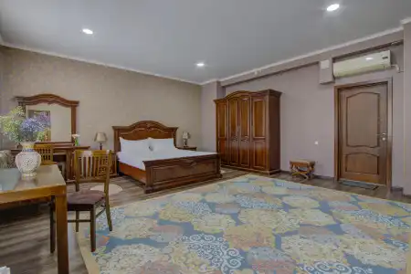 Shah Palace - 6