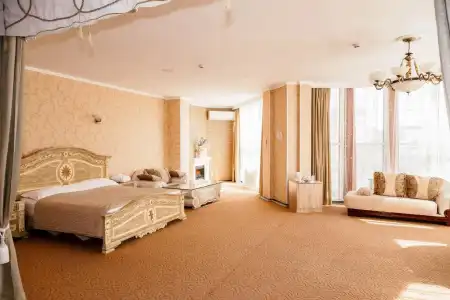Golden Palace - 18