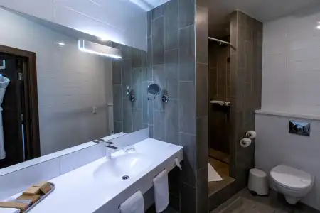 Kamarooms Business & Spa - 51