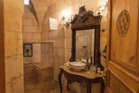 Solo Cave Suites - 39