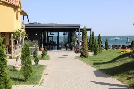 Best Western Bohemian Resort - 19