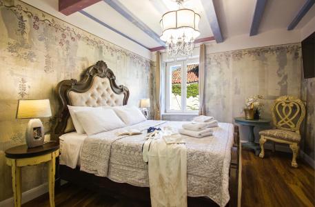 Plaza Marchi Old Town - Mag Quaint & Elegant Boutiques - 51