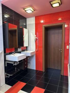 La Vie De Chateau - 200