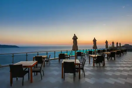 Wyndham Grand Phuket Kalim Bay - 12