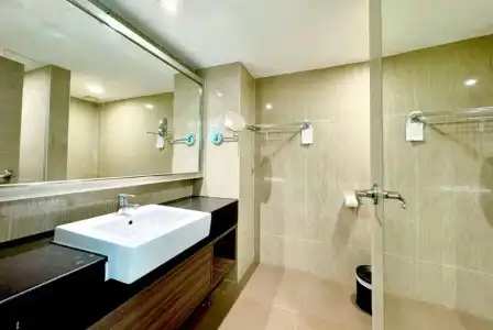 Ramada Sukhumvit Soi Eleven - 14