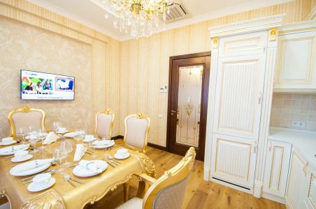 Monday Royal Apart - 102