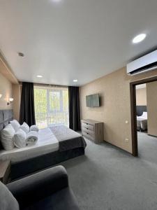 Grand Sapphire - 70