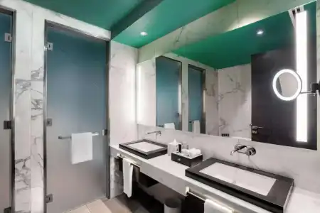 Hyatt Centric Jumeirah Dubai - 9