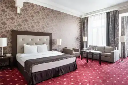 Petro Palace - 30
