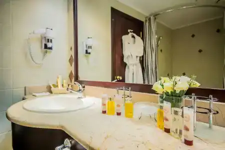 Hotel - 86