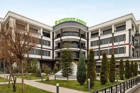 Wyndham Garden - 2