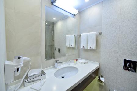 Ramada & Suites by Wyndham - 48