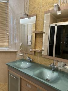 La Vie De Chateau - 215