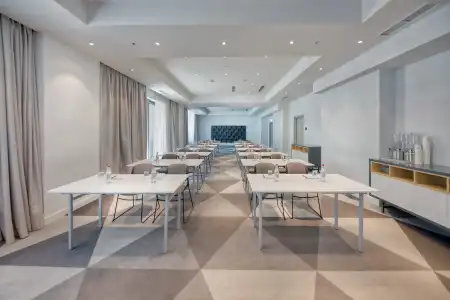 Holiday Inn Express - 25