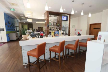 Hampton by Hilton - 17